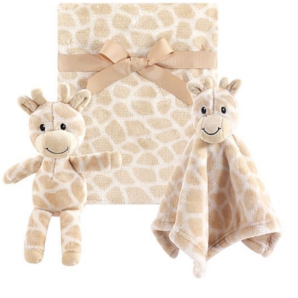 Hudson Baby Other - Hudson Baby 3 Piece Plush Toy Blanket Set
